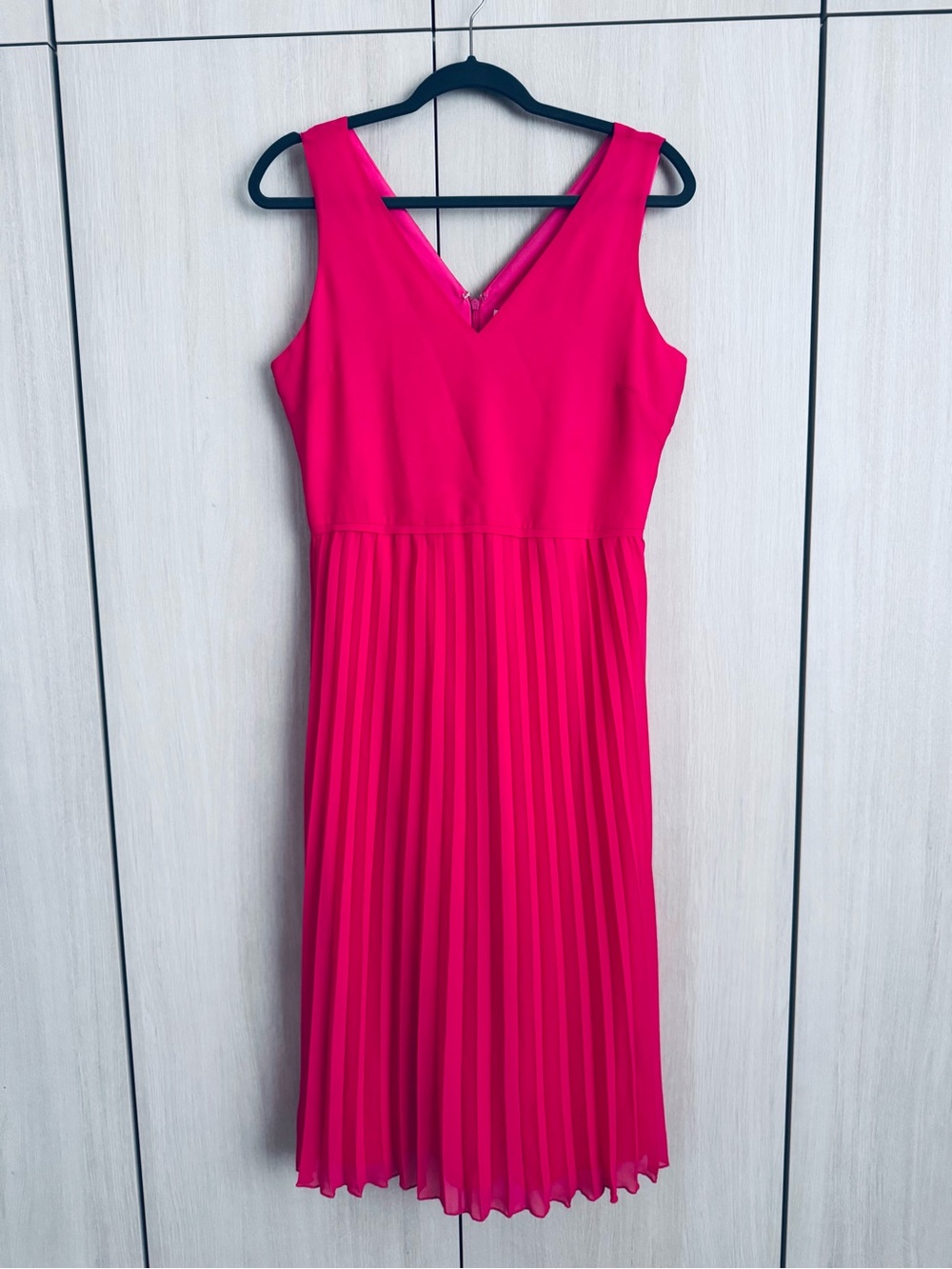 Sam Edelman Hot Pink Pleated Midi Dress - V-Neck Sleeveless
